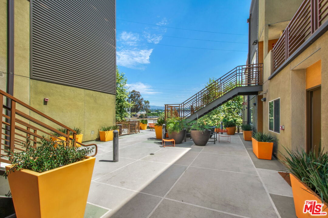 2974 Ripple Place, Unit 203 Los Angeles, CA 90039 - Photo 5 of 29