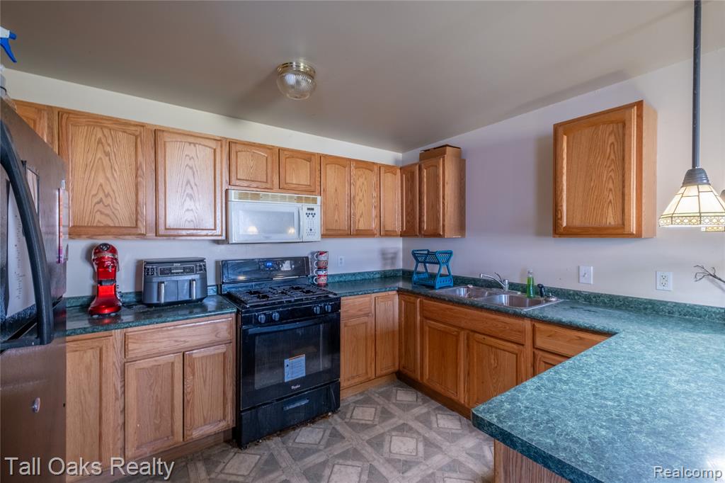 6054 East Pierson Road Flint, MI 48506 - Photo 16 of 38