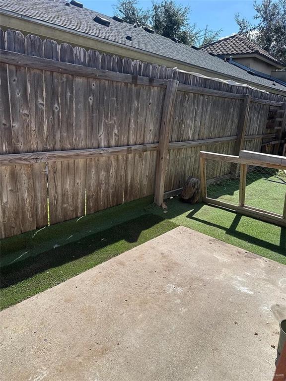 1800 West Douglas Avenue, Unit 4 Pharr, TX 78577 - Photo 9 of 9 a backyard of a house