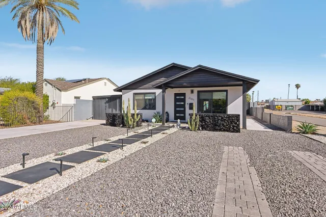 $660,000 | 2101 North 25th Place, Phoenix, AZ 85008