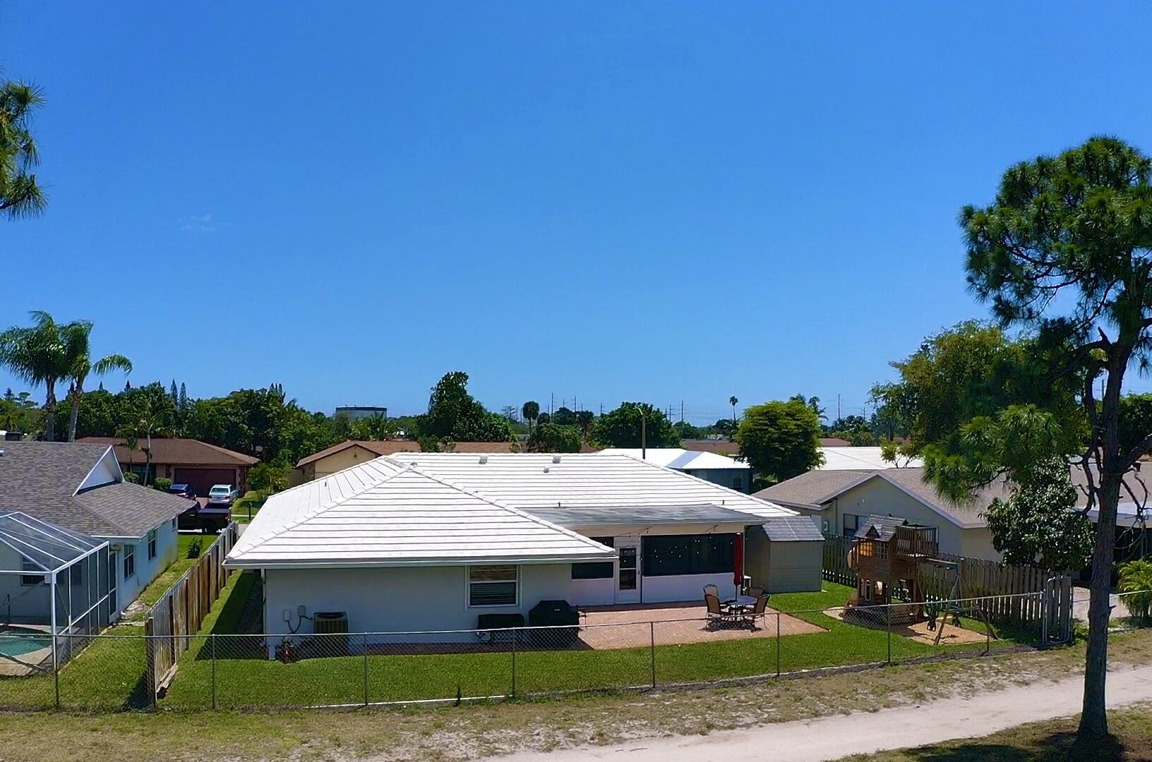 111 Timber Run West Riviera Beach, FL 33407 - Photo 17 of 126 FA774DFB-88AF-49EC-A365-7AFB0961A7CD