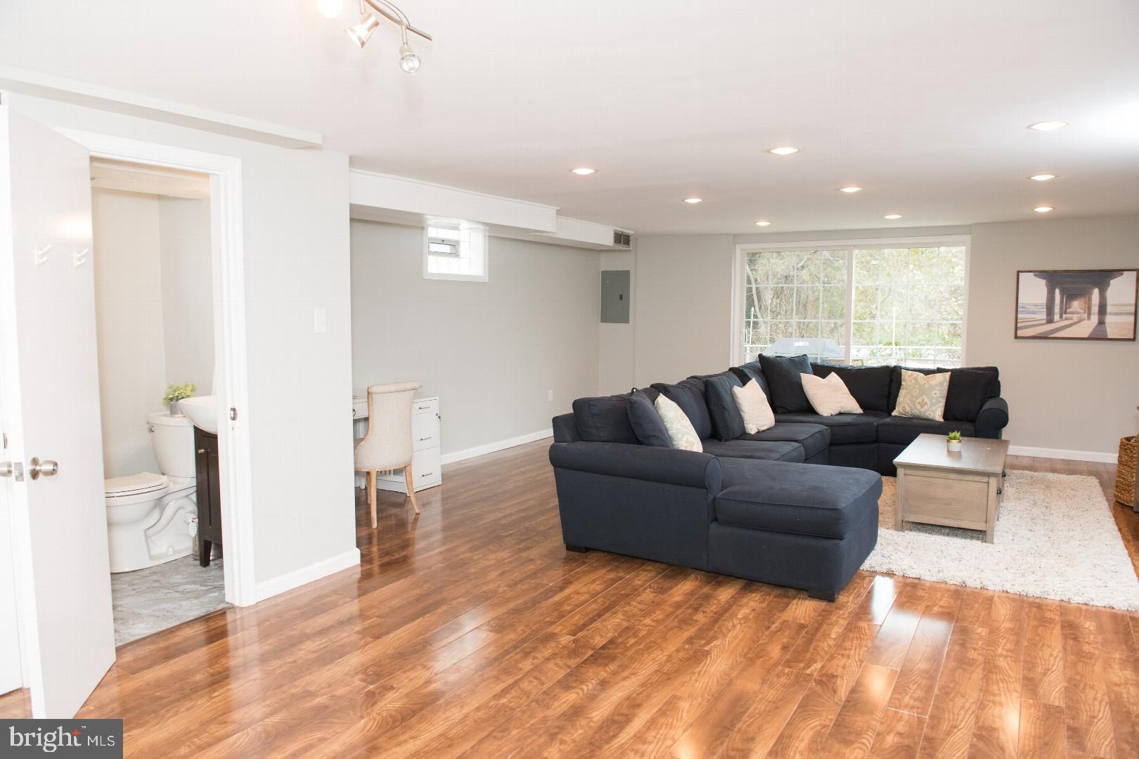 718 Hill Road Philadelphia, PA 19128 - Photo 14 of 17 Gallery Image 14