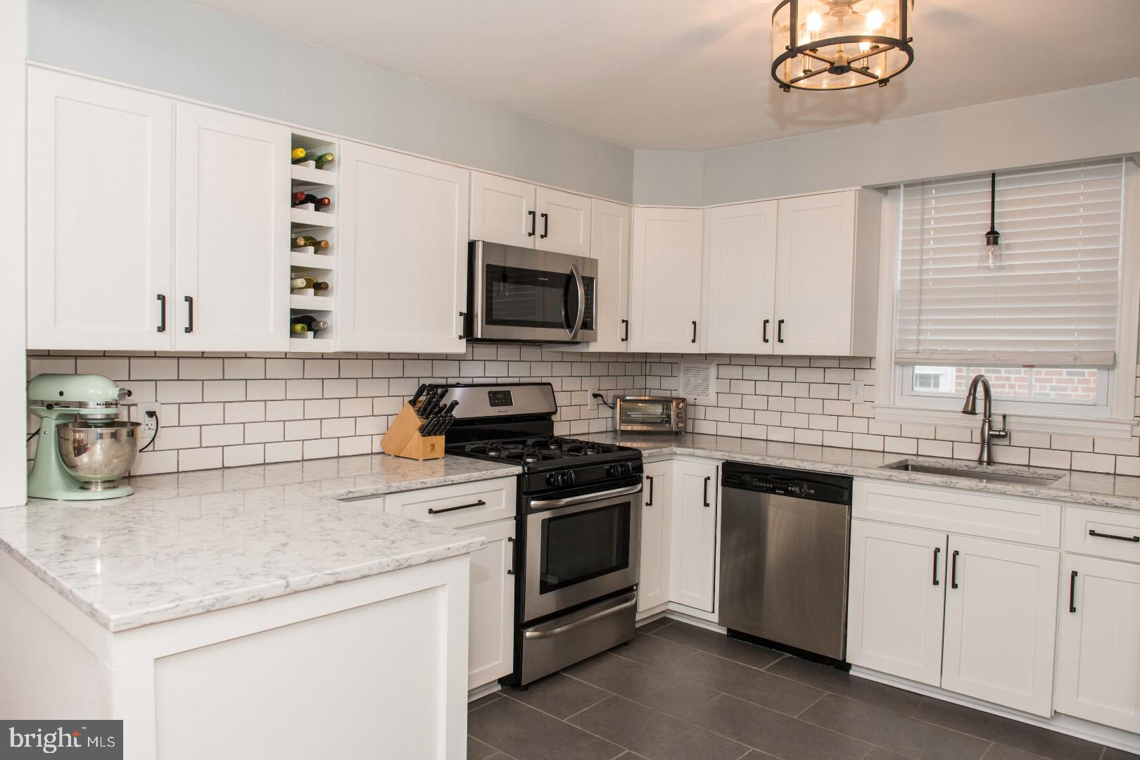 718 Hill Road Philadelphia, PA 19128 - Photo 5 of 17 Gallery Image 5