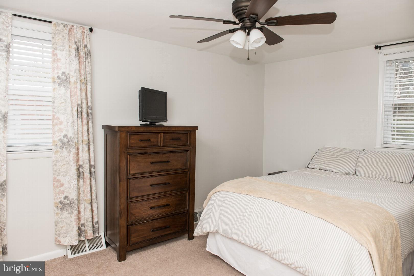 718 Hill Road Philadelphia, PA 19128 - Photo 7 of 17 Gallery Image 7