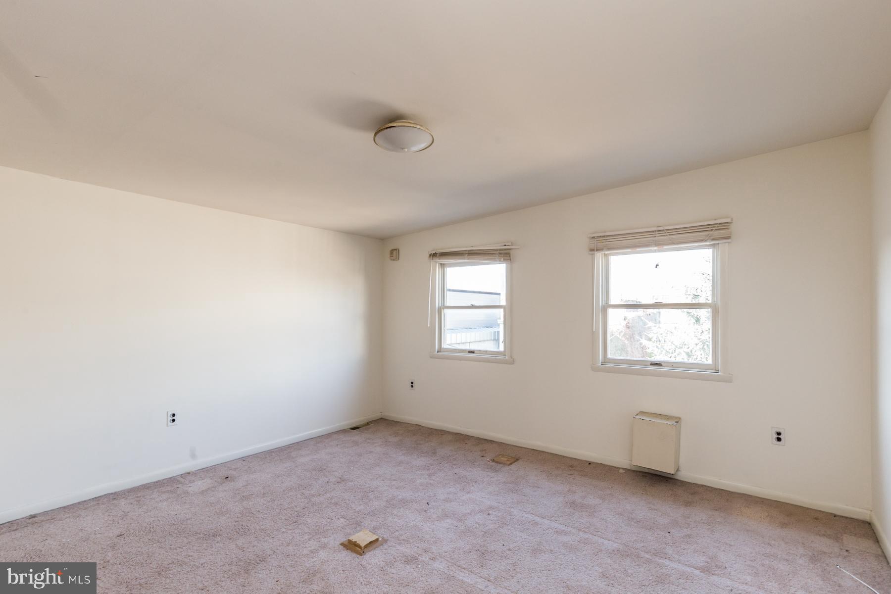540 North 4th Street, Unit D Philadelphia, PA 19123 - Photo 11 of 17 an empty room with windows