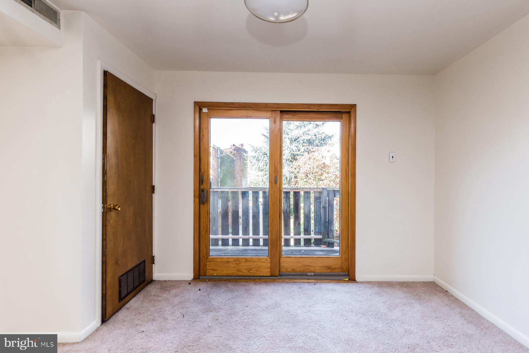 540 North 4th Street, Unit D Philadelphia, PA 19123 - Photo 6 of 17 a view of an empty room with a window