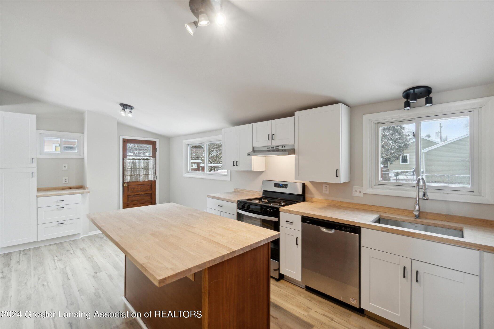 123 West Cavanaugh Road Lansing, MI 48910 - Photo 13 of 31 13