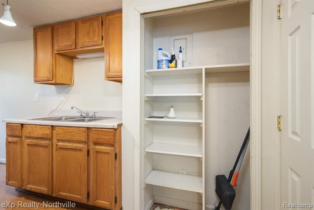 21730 Middlebelt Road Farmington Hills, MI 48336 - Photo 22 of 27