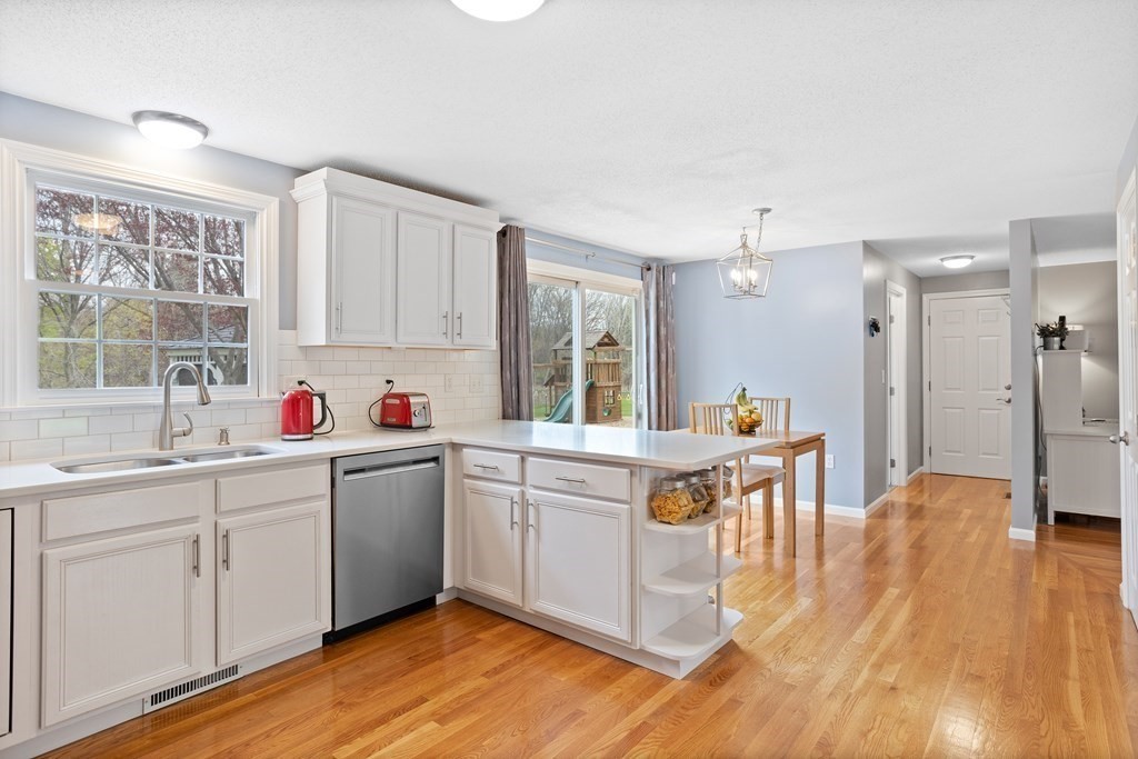 1250 Hill Road Littleton, MA 01460 - Photo 8 of 41