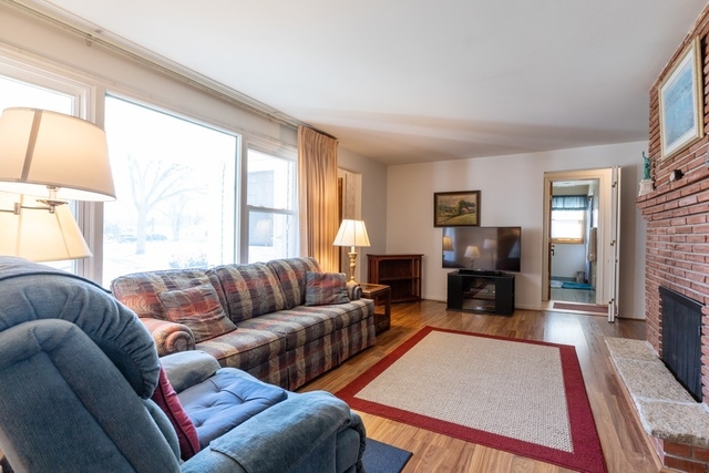 1746 Longvalley Road Glenview, IL 60025 - Photo 3 of 18