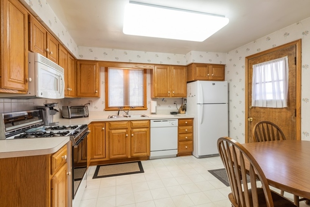 1746 Longvalley Road Glenview, IL 60025 - Photo 4 of 18
