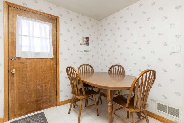 1746 Longvalley Road Glenview, IL 60025 - Photo 5 of 18