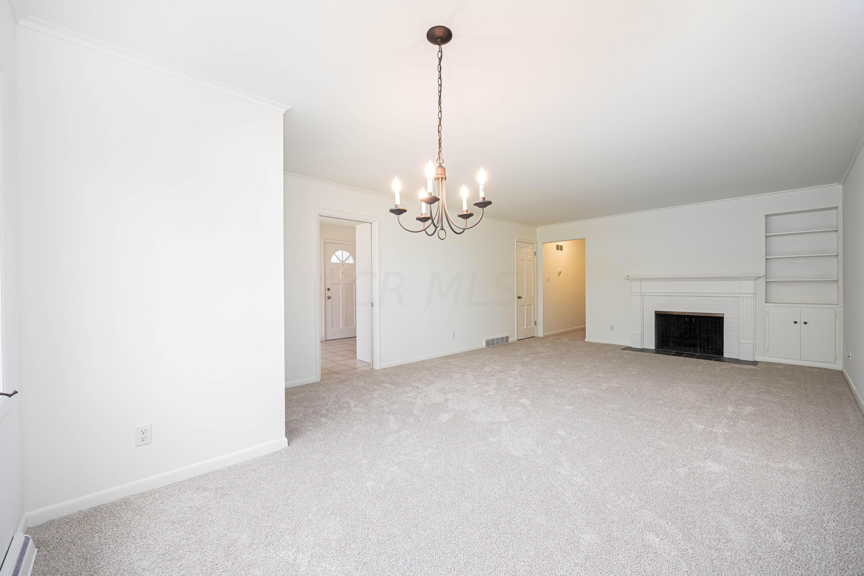 1515 Zollinger Road Columbus, OH 43221 - Photo 6 of 40 Living room/Dining Room