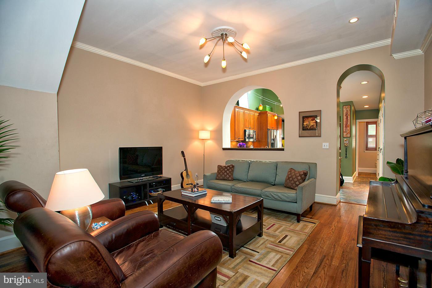 616 3rd Street Northeast Washington, DC 20002 - Photo 5 of 30 Living Room