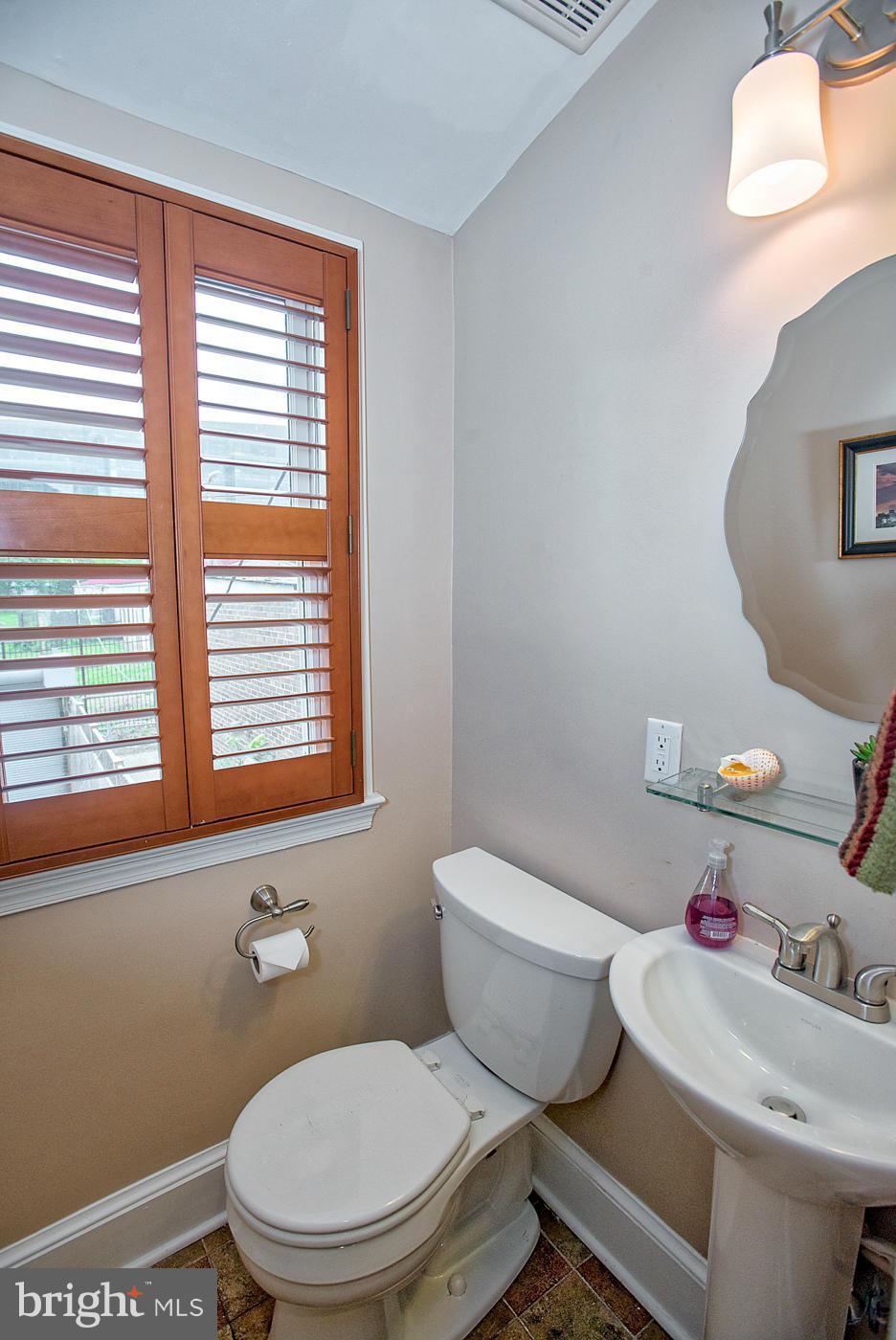 616 3rd Street Northeast Washington, DC 20002 - Photo 10 of 30 Powder Room