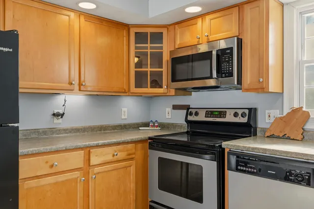 $2,000 | 5 Carriage Hill Lane, Unit 6, Eliot, ME 03903