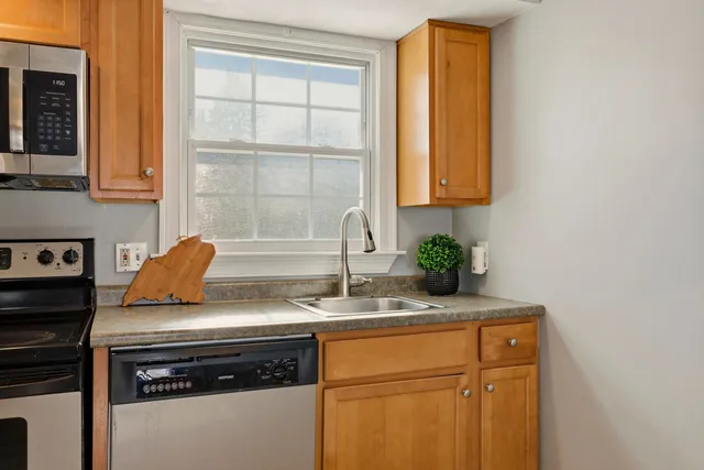 $2,000 | 5 Carriage Hill Lane, Unit 6, Eliot, ME 03903