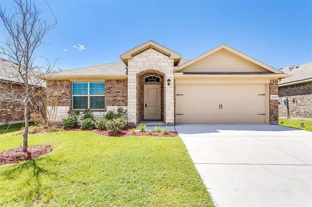 $2,300 | 9209 Herringbone Drive, Fort Worth, TX 76131