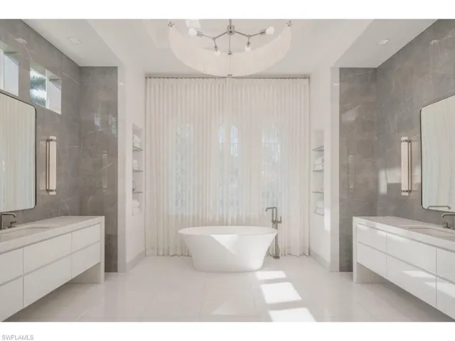 $18,900,000 | 997 Spyglass Lane, Naples, FL 34102