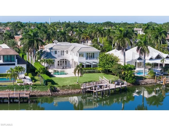 $18,900,000 | 997 Spyglass Lane, Naples, FL 34102
