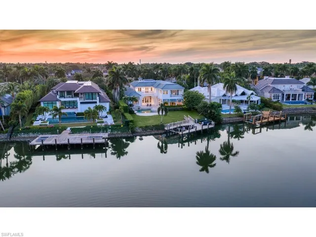 $18,900,000 | 997 Spyglass Lane, Naples, FL 34102
