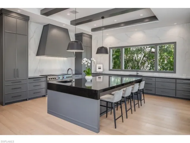 $18,900,000 | 997 Spyglass Lane, Naples, FL 34102