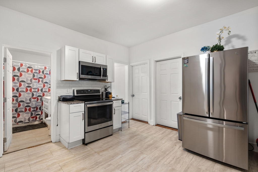 252 Shaw Street Lowell, MA 01851 - Photo 5 of 27