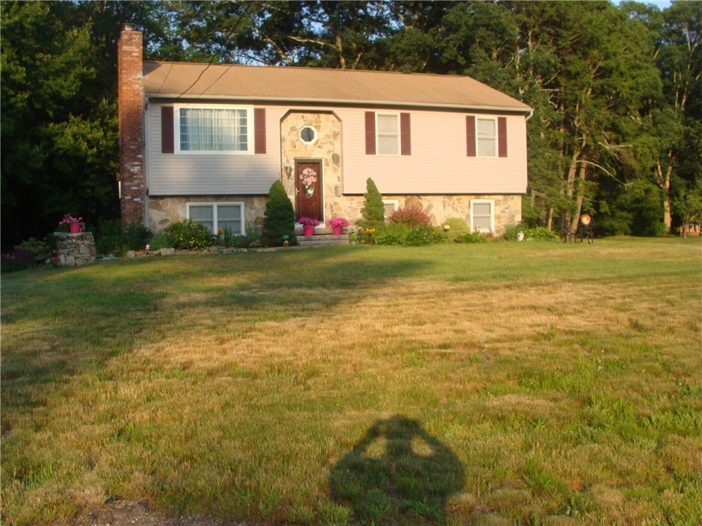 17 Leuba Road Coventry, RI 02816 - Photo 2 of 21