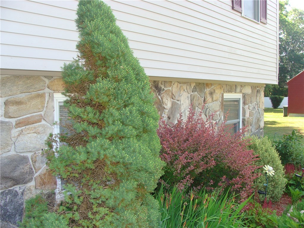 17 Leuba Road Coventry, RI 02816 - Photo 6 of 21