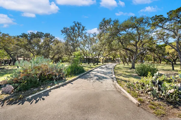 $714,900 | 114 Wagon Trail Road, Shavano Park, TX 78231