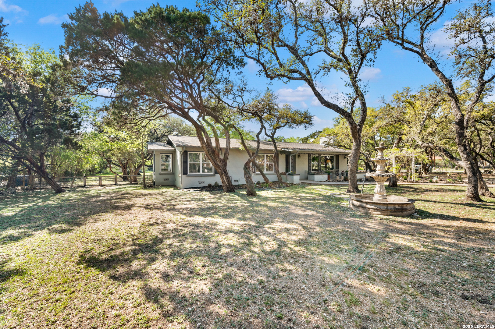 114 Wagon Trail Road Shavano Park, TX 78231 - Photo 4 of 36 a view of a yard with a large tree