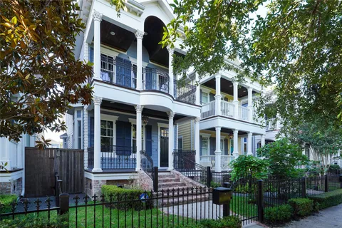 $1,070,000 | 537 West 22nd Street, Houston, TX 77008