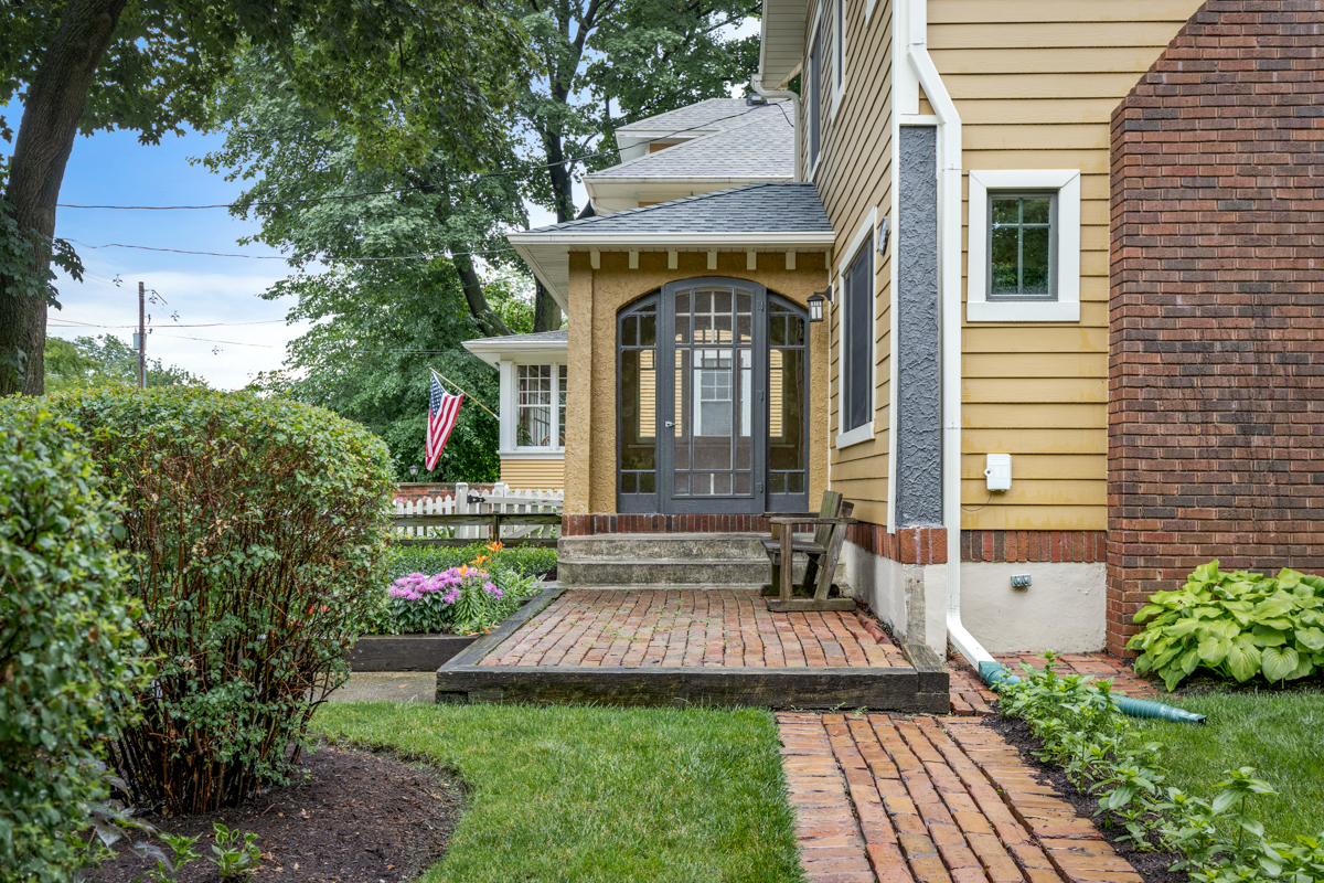 523 Prairie Street St. Charles, IL 60174 - Photo 3 of 32