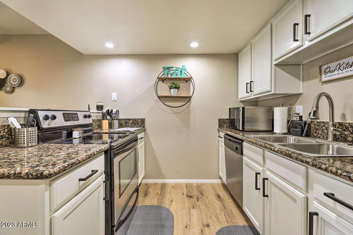 3511 East Baseline Road, Unit 1188 Phoenix, AZ 85042 - Photo 4 of 25 Kitchen