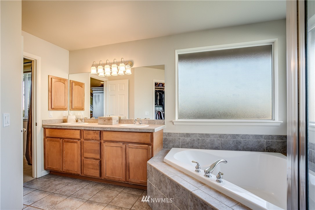 413 Orcas Place Northeast Renton, WA 98059 - Photo 18 of 25