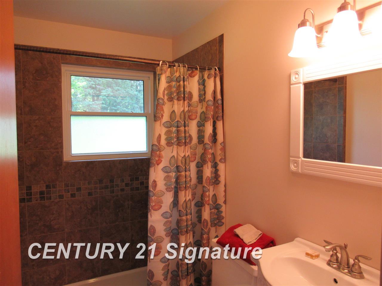 8635 North River Road Freeland, MI 48623 - Photo 11 of 18