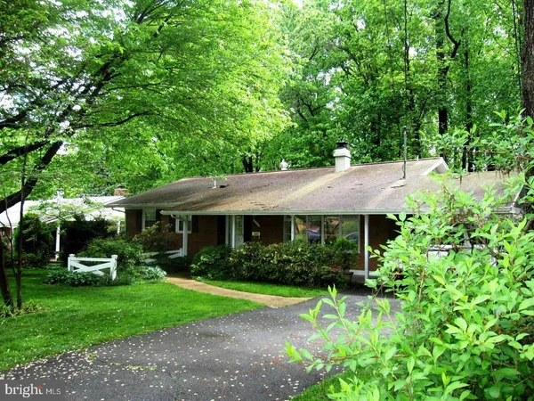 $3,300 | 3913 Moss Drive, Annandale, VA 22003