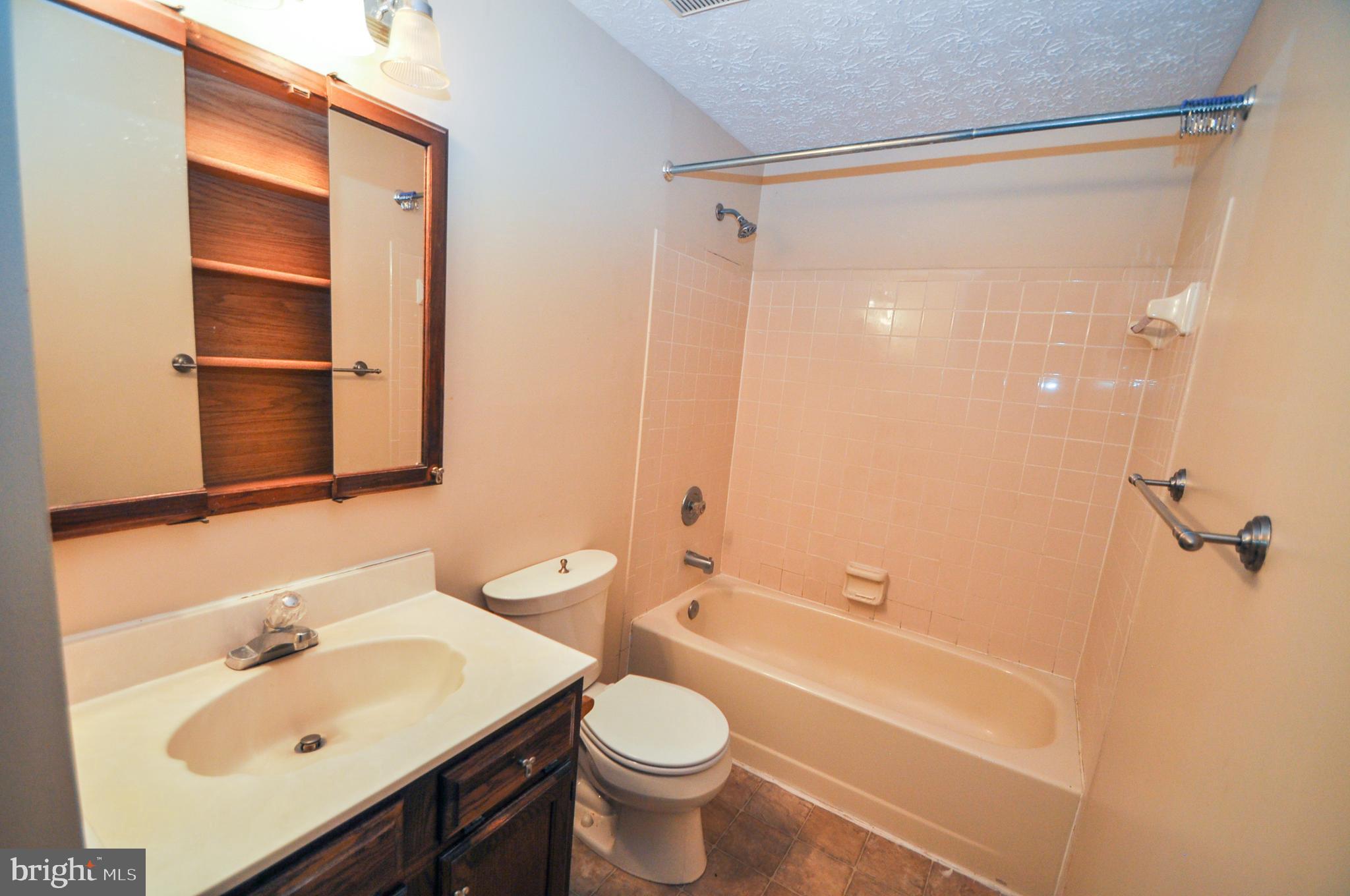 17 Greenleaf Road Baltimore, MD 21234 - Photo 14 of 28 Hall bath