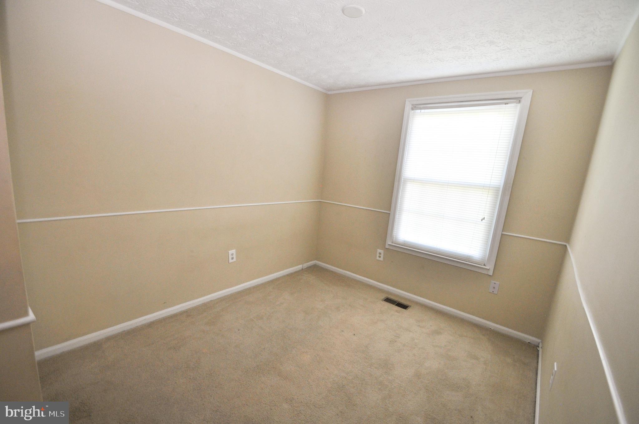 17 Greenleaf Road Baltimore, MD 21234 - Photo 18 of 28 3rd bedroom