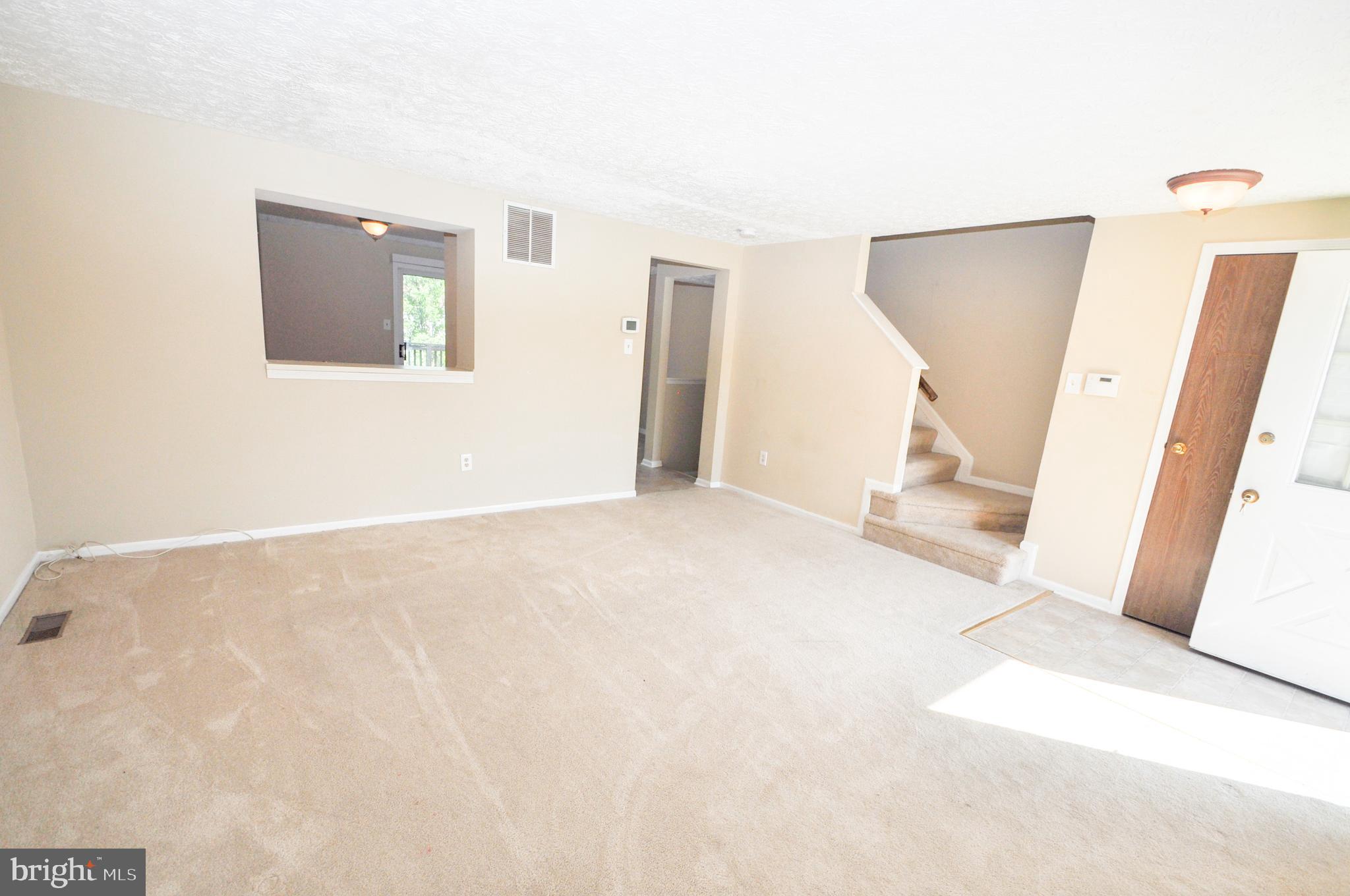17 Greenleaf Road Baltimore, MD 21234 - Photo 3 of 28 Living room