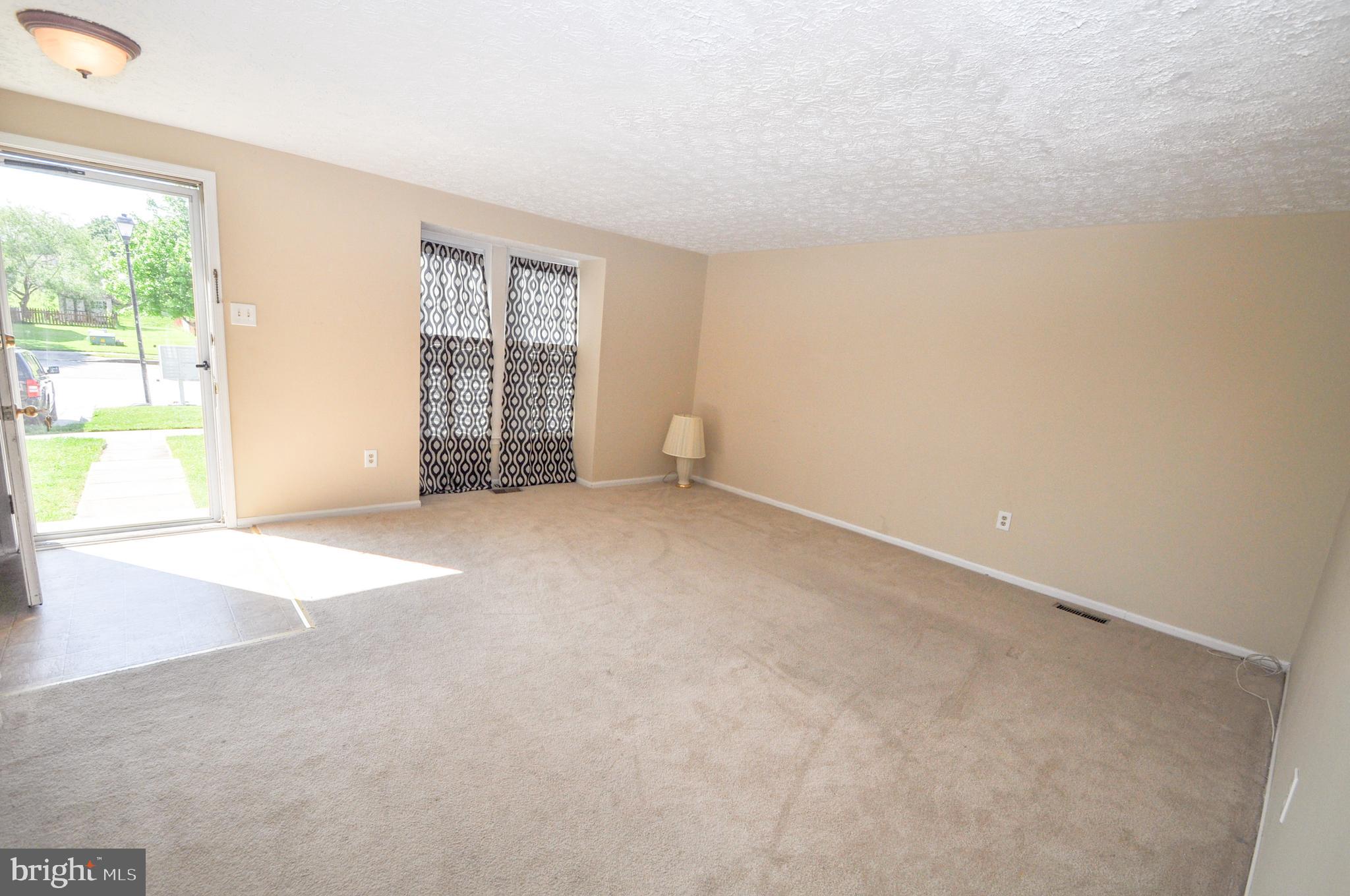 17 Greenleaf Road Baltimore, MD 21234 - Photo 4 of 28 Living room