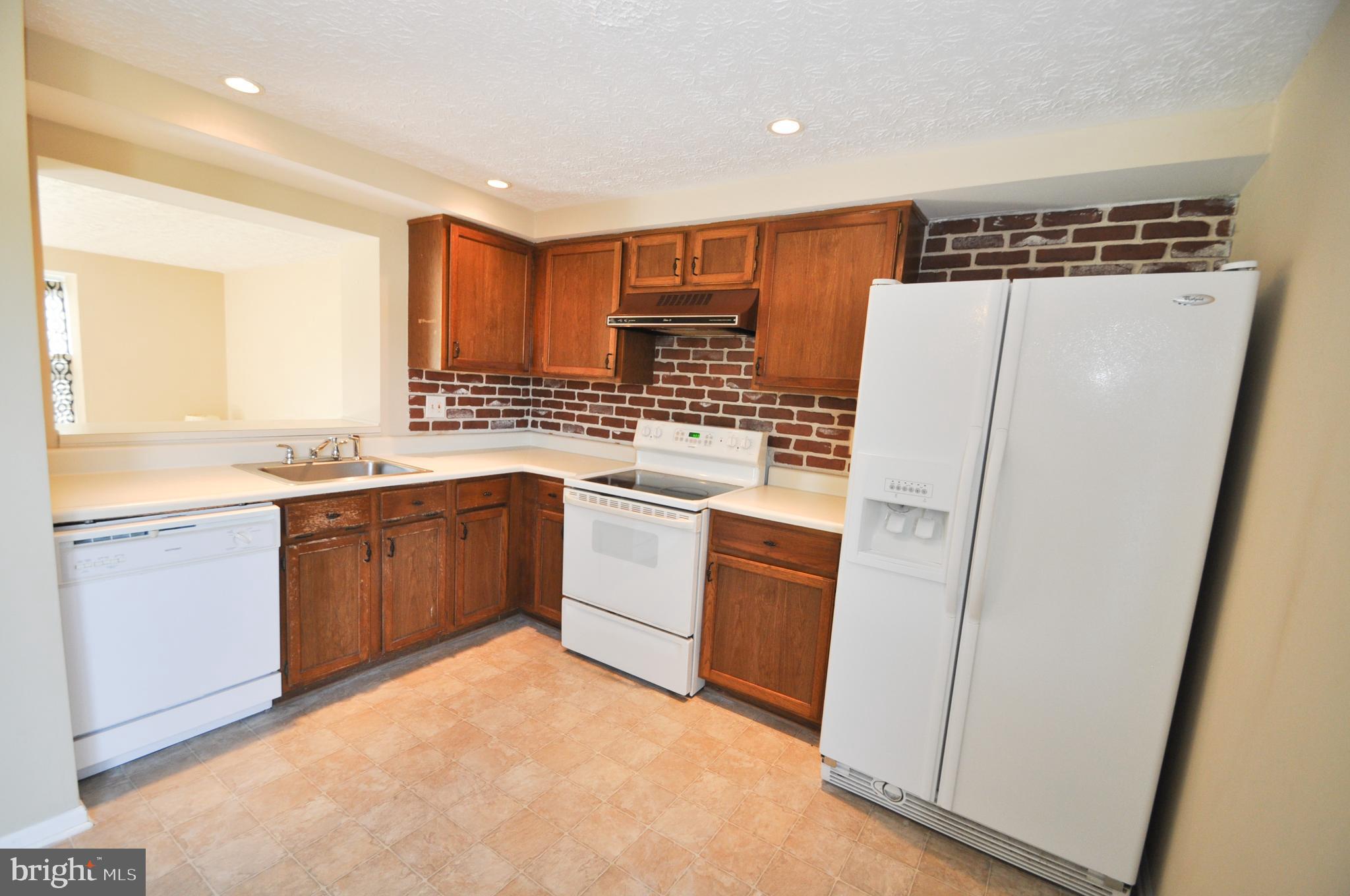 17 Greenleaf Road Baltimore, MD 21234 - Photo 10 of 28 Kitchen with pass through