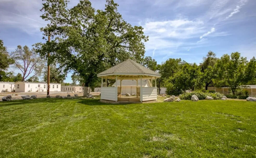 19555 Tunnel Road, Unit SPC 6 Redding, CA 96003 - Photo 3 of 12 Spring branch gazebo 2
