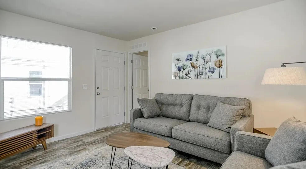 19555 Tunnel Road, Unit SPC 6 Redding, CA 96003 - Photo 5 of 12 sb live (1)