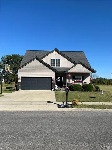 $359,900 | 148 Timberview Drive, Staunton, IL 62088
