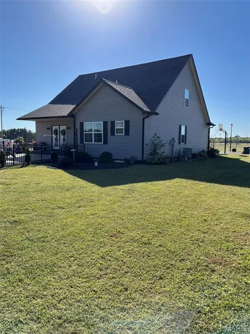 $359,900 | 148 Timberview Drive, Staunton, IL 62088