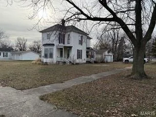 $16,000 | 327 East Madison Street, Girard, IL 62640