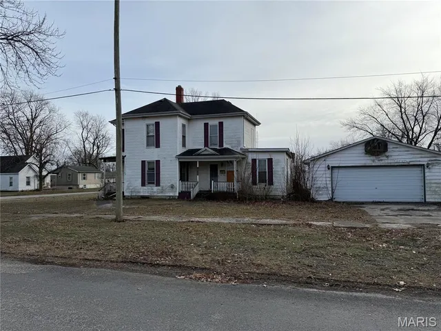 $16,000 | 327 East Madison Street, Girard, IL 62640