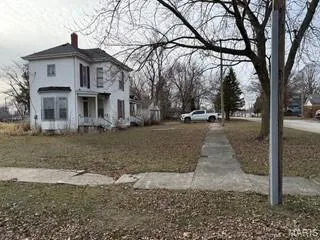 $16,000 | 327 East Madison Street, Girard, IL 62640