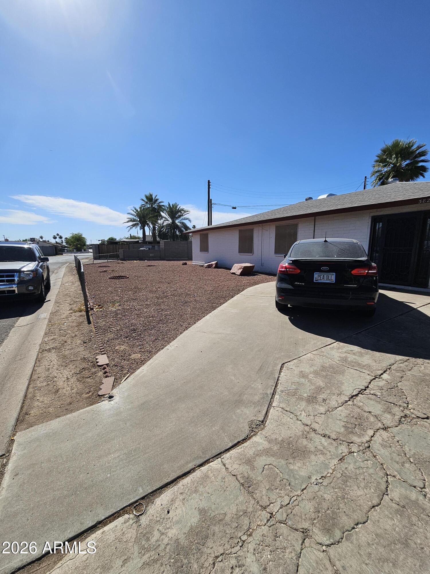 3820 West Monte Vista Road Phoenix, AZ 85009 - Photo 2 of 20